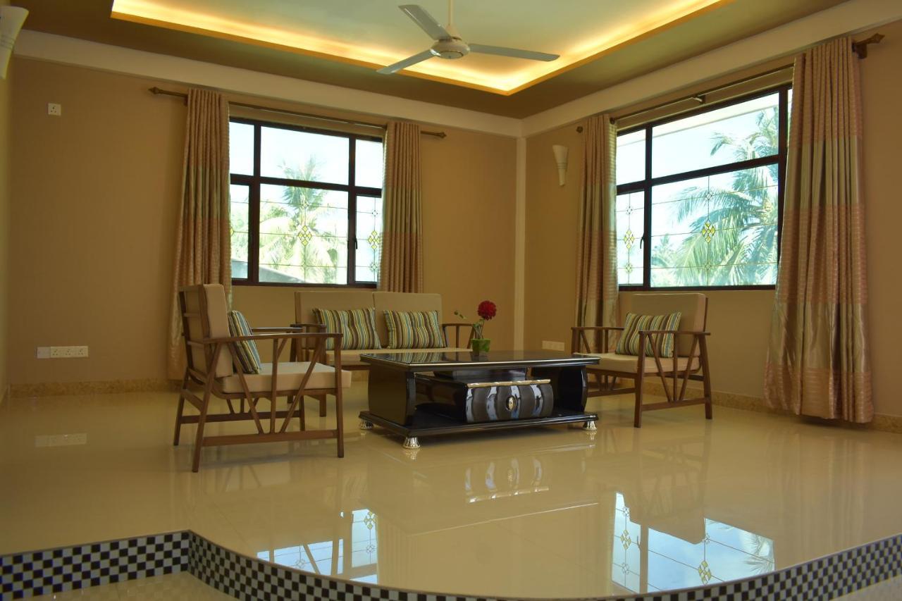 Calyx Grand Fuvahmulah Hotel Екстериор снимка